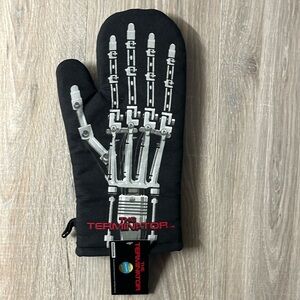 NWT The Terminator kitchen glove/heatpad